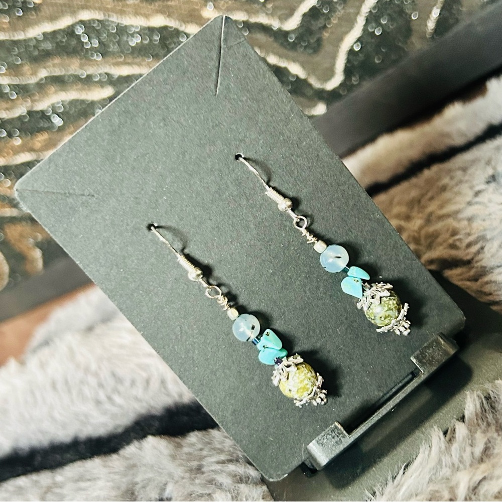 Handcrafted genuine blood stone dragon vein agate howlite chip earrings